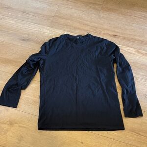 Uniqlo Men's black Long Sleeve Tee